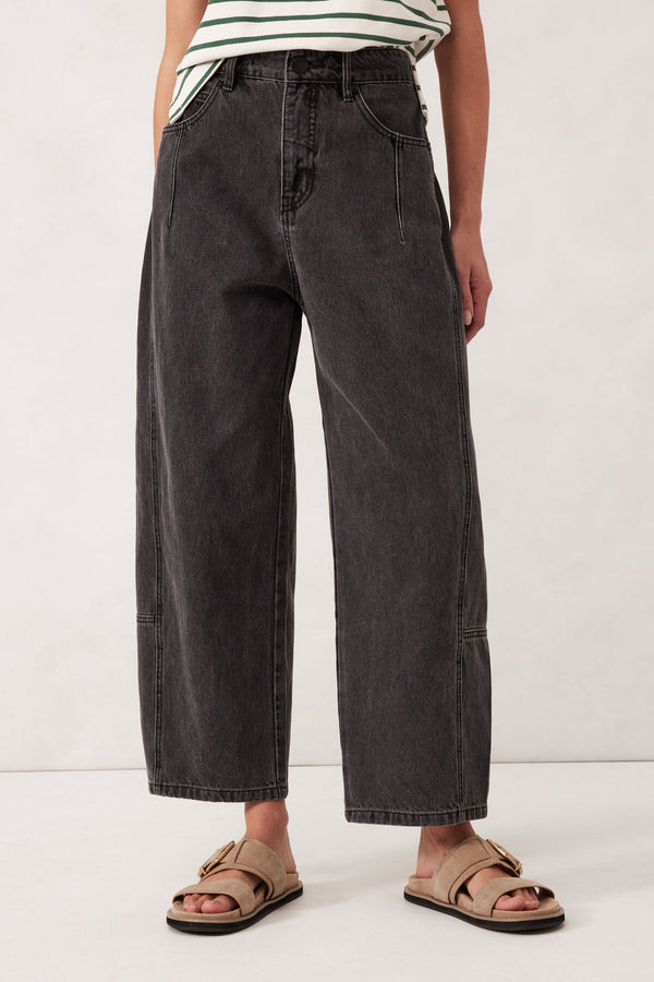 DARTED BARREL JEAN | FADED BLACK